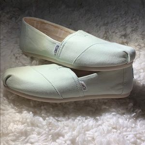 Women’s Toms